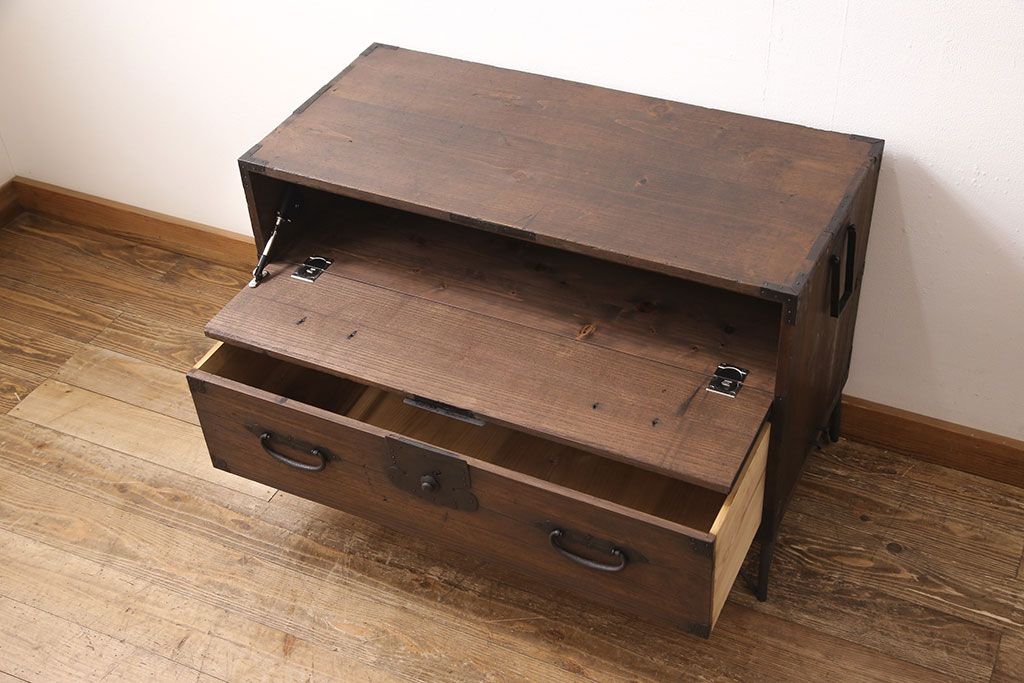 アンティーク衣装箪笥をリペア&カスタム!鉄脚を取り付け、天板を内部から補強。引き出しをフラップダウン扉に加工しテレビボードにリメイク。(テレビ台)