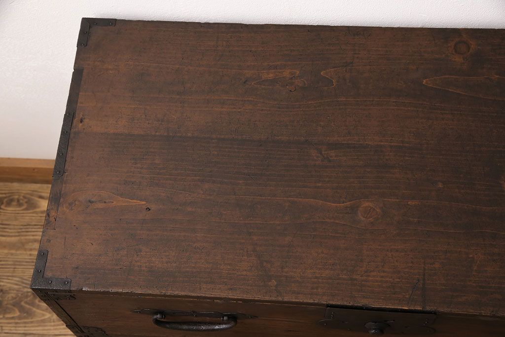 アンティーク衣装箪笥をリペア&カスタム!鉄脚を取り付け、天板を内部から補強。引き出しをフラップダウン扉に加工しテレビボードにリメイク。(テレビ台)