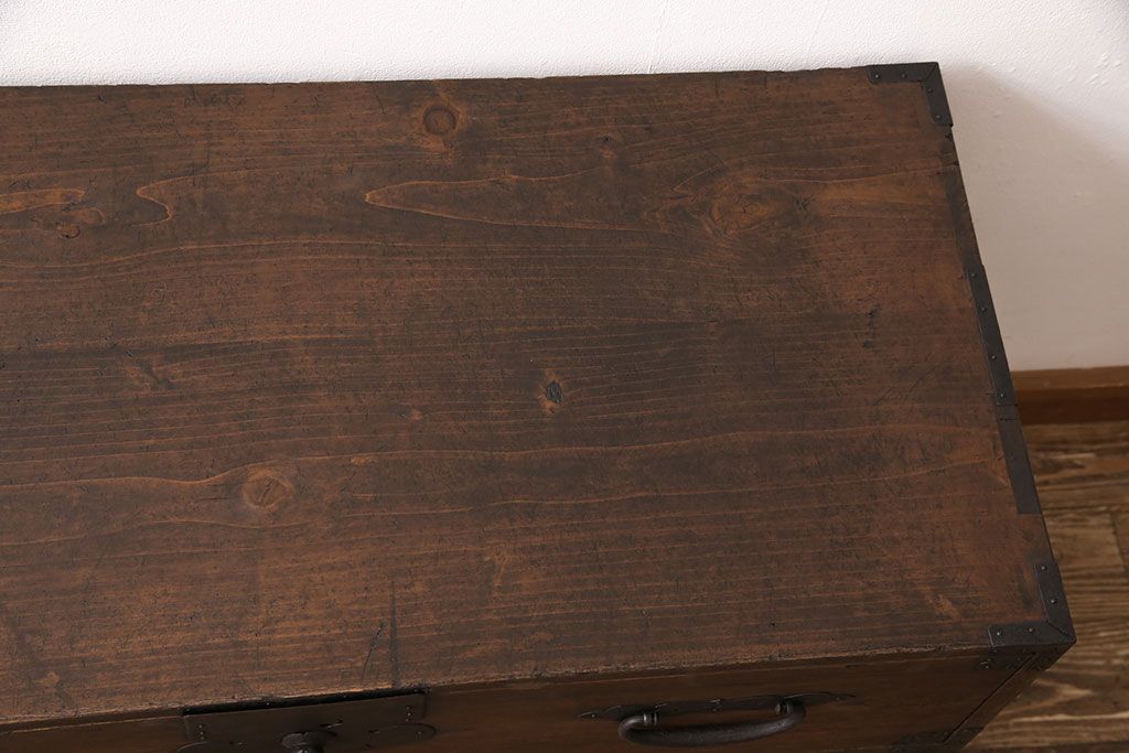 アンティーク衣装箪笥をリペア&カスタム!鉄脚を取り付け、天板を内部から補強。引き出しをフラップダウン扉に加工しテレビボードにリメイク。(テレビ台)