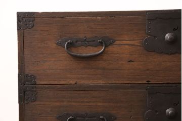 アンティーク衣装箪笥をリペア&カスタム!鉄脚を取り付け、天板を内部から補強。引き出しをフラップダウン扉に加工しテレビボードにリメイク。(テレビ台)