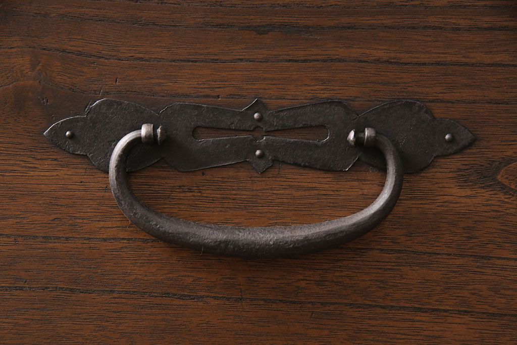 アンティーク衣装箪笥をリペア&カスタム!鉄脚を取り付け、天板を内部から補強。引き出しをフラップダウン扉に加工しテレビボードにリメイク。(テレビ台)