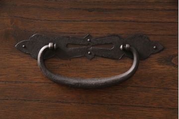 アンティーク衣装箪笥をリペア&カスタム!鉄脚を取り付け、天板を内部から補強。引き出しをフラップダウン扉に加工しテレビボードにリメイク。(テレビ台)