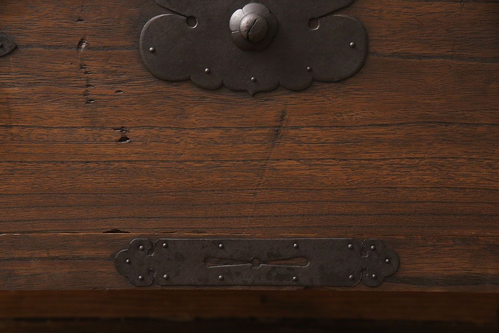 アンティーク衣装箪笥をリペア&カスタム!鉄脚を取り付け、天板を内部から補強。引き出しをフラップダウン扉に加工しテレビボードにリメイク。(テレビ台)