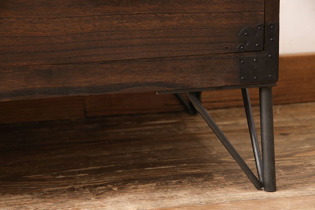 アンティーク衣装箪笥をリペア&カスタム!鉄脚を取り付け、天板を内部から補強。引き出しをフラップダウン扉に加工しテレビボードにリメイク。(テレビ台)