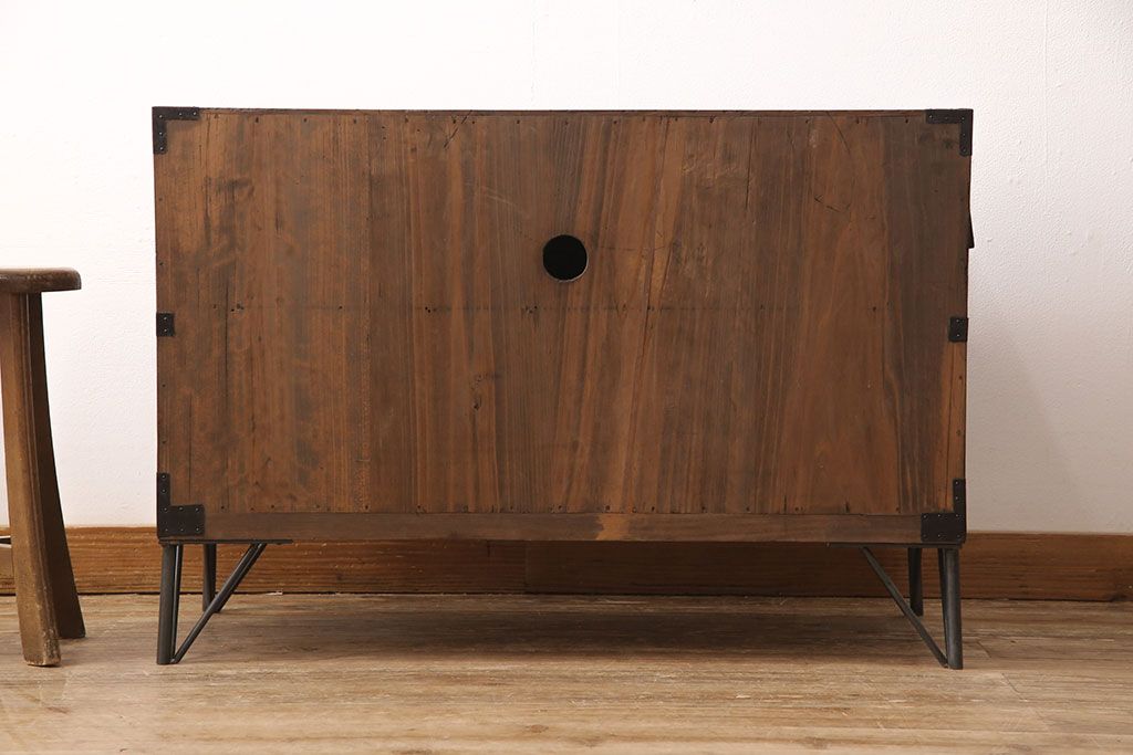 アンティーク衣装箪笥をリペア&カスタム!鉄脚を取り付け、天板を内部から補強。引き出しをフラップダウン扉に加工しテレビボードにリメイク。(テレビ台)