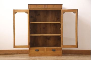 アンティーク本棚をリペア&カスタム!強度を出すため棚板・棚受けを新材で作り直し、元の色を活かした色味に着色仕上げ。(ブックケース、収納棚)