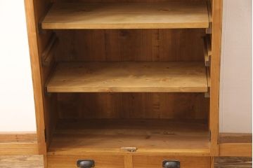 アンティーク本棚をリペア&カスタム!強度を出すため棚板・棚受けを新材で作り直し、元の色を活かした色味に着色仕上げ。(ブックケース、収納棚)