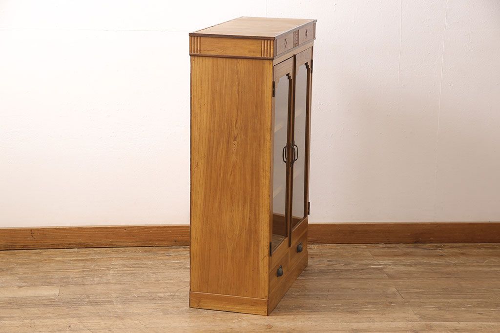 アンティーク本棚をリペア&カスタム!強度を出すため棚板・棚受けを新材で作り直し、元の色を活かした色味に着色仕上げ。(ブックケース、収納棚)