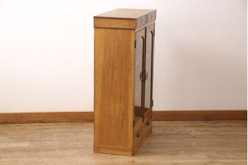 アンティーク本棚をリペア&カスタム!強度を出すため棚板・棚受けを新材で作り直し、元の色を活かした色味に着色仕上げ。(ブックケース、収納棚)