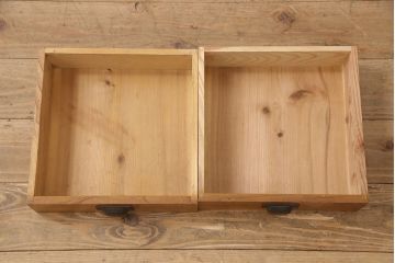 アンティーク本棚をリペア&カスタム!強度を出すため棚板・棚受けを新材で作り直し、元の色を活かした色味に着色仕上げ。(ブックケース、収納棚)