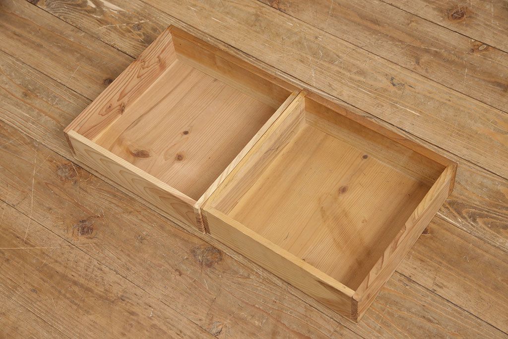 アンティーク本棚をリペア&カスタム!強度を出すため棚板・棚受けを新材で作り直し、元の色を活かした色味に着色仕上げ。(ブックケース、収納棚)