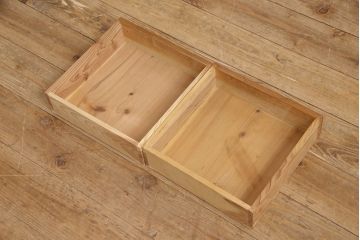 アンティーク本棚をリペア&カスタム!強度を出すため棚板・棚受けを新材で作り直し、元の色を活かした色味に着色仕上げ。(ブックケース、収納棚)