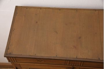 アンティーク本棚をリペア&カスタム!強度を出すため棚板・棚受けを新材で作り直し、元の色を活かした色味に着色仕上げ。(ブックケース、収納棚)