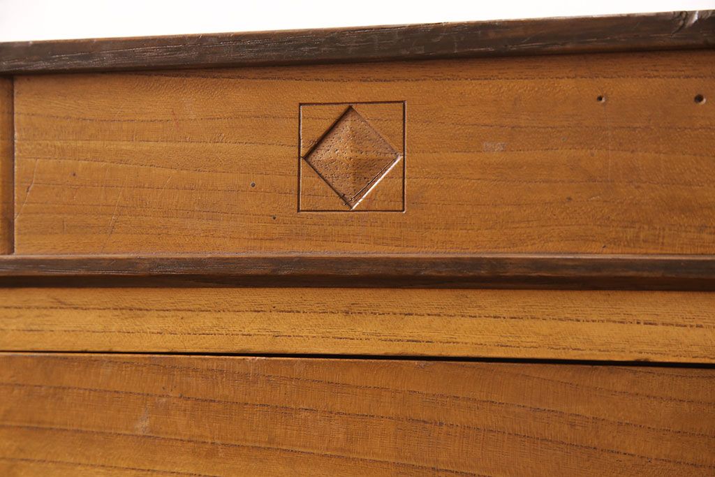 アンティーク本棚をリペア&カスタム!強度を出すため棚板・棚受けを新材で作り直し、元の色を活かした色味に着色仕上げ。(ブックケース、収納棚)