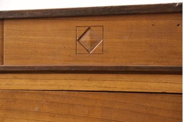 アンティーク本棚をリペア&カスタム!強度を出すため棚板・棚受けを新材で作り直し、元の色を活かした色味に着色仕上げ。(ブックケース、収納棚)