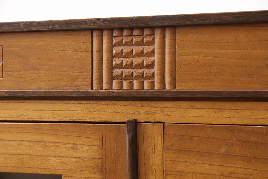 アンティーク本棚をリペア&カスタム!強度を出すため棚板・棚受けを新材で作り直し、元の色を活かした色味に着色仕上げ。(ブックケース、収納棚)