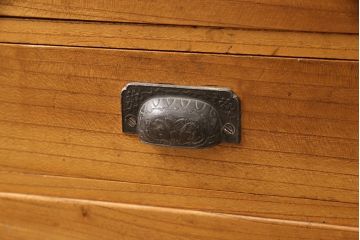 アンティーク本棚をリペア&カスタム!強度を出すため棚板・棚受けを新材で作り直し、元の色を活かした色味に着色仕上げ。(ブックケース、収納棚)