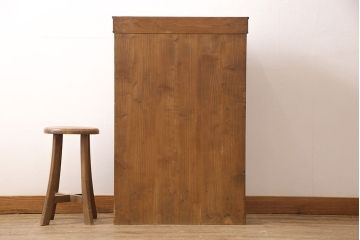 アンティーク本棚をリペア&カスタム!強度を出すため棚板・棚受けを新材で作り直し、元の色を活かした色味に着色仕上げ。(ブックケース、収納棚)