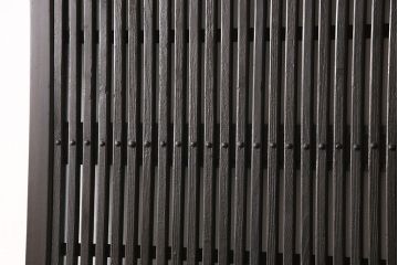 アンティーク蔵戸をリペア&カスタム!高さと幅をリサイズし、上下桟をフラットに加工。全体を濃い茶色に着色し、外部用塗装で仕上げ。(玄関戸、玄関ドア)