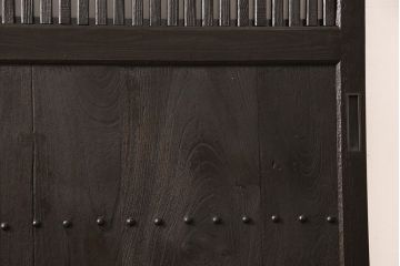 アンティーク蔵戸をリペア&カスタム!高さと幅をリサイズし、上下桟をフラットに加工。全体を濃い茶色に着色し、外部用塗装で仕上げ。(玄関戸、玄関ドア)