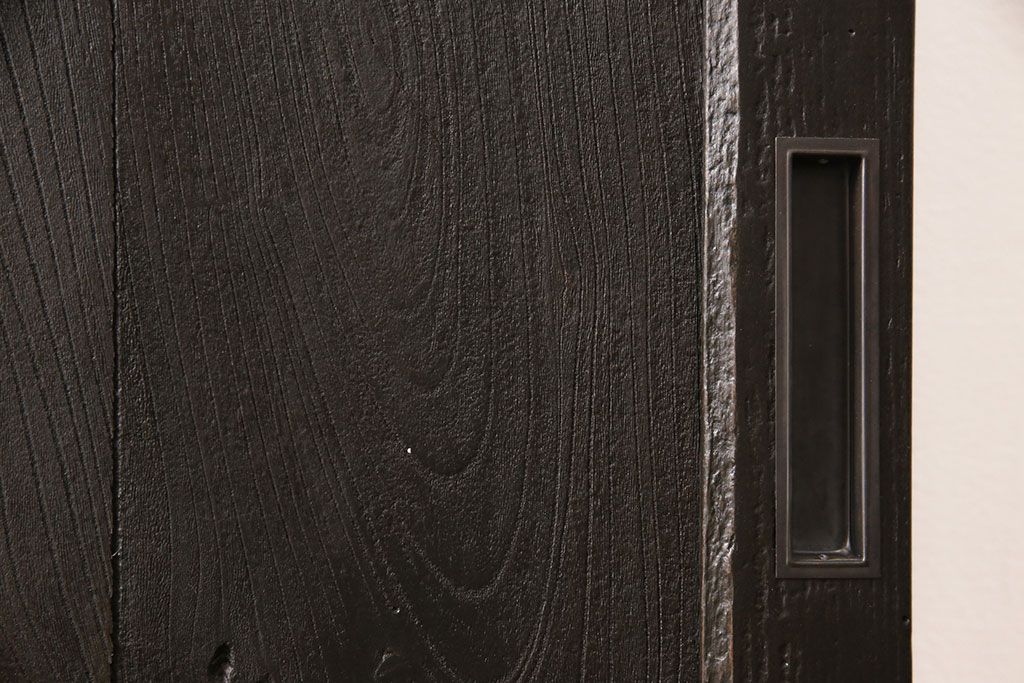 アンティーク蔵戸をリペア&カスタム!高さと幅をリサイズし、上下桟をフラットに加工。全体を濃い茶色に着色し、外部用塗装で仕上げ。(玄関戸、玄関ドア)