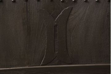 アンティーク蔵戸をリペア&カスタム!高さと幅をリサイズし、上下桟をフラットに加工。全体を濃い茶色に着色し、外部用塗装で仕上げ。(玄関戸、玄関ドア)