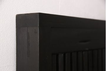 アンティーク蔵戸をリペア&カスタム!高さと幅をリサイズし、上下桟をフラットに加工。全体を濃い茶色に着色し、外部用塗装で仕上げ。(玄関戸、玄関ドア)