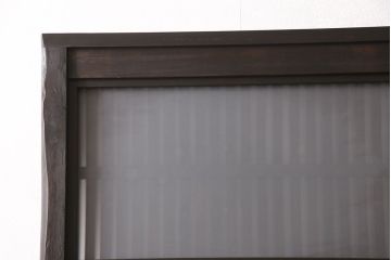 アンティーク蔵戸をリペア&カスタム!高さと幅をリサイズし、上下桟をフラットに加工。全体を濃い茶色に着色し、外部用塗装で仕上げ。(玄関戸、玄関ドア)