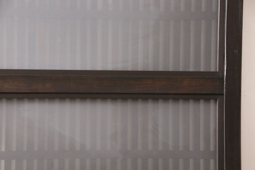 アンティーク蔵戸をリペア&カスタム!高さと幅をリサイズし、上下桟をフラットに加工。全体を濃い茶色に着色し、外部用塗装で仕上げ。(玄関戸、玄関ドア)