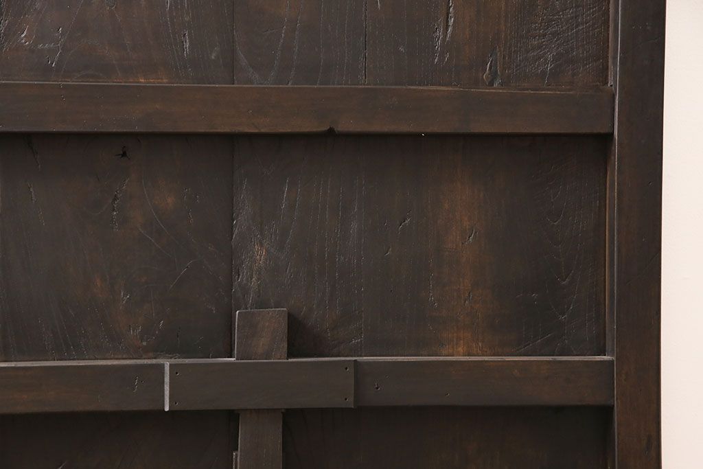 アンティーク蔵戸をリペア&カスタム!高さと幅をリサイズし、上下桟をフラットに加工。全体を濃い茶色に着色し、外部用塗装で仕上げ。(玄関戸、玄関ドア)