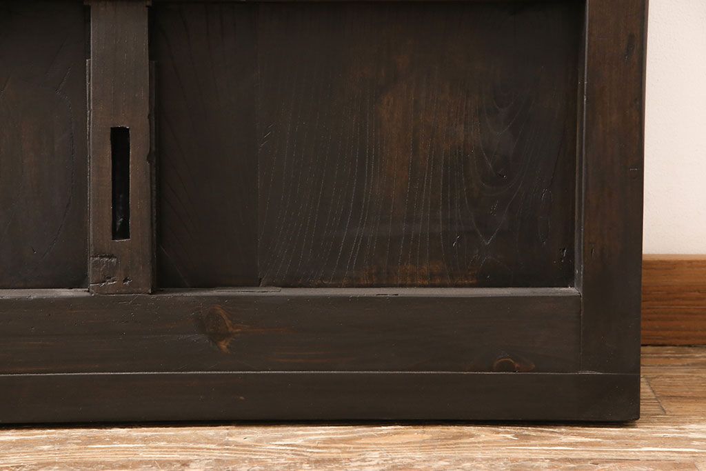 アンティーク蔵戸をリペア&カスタム!高さと幅をリサイズし、上下桟をフラットに加工。全体を濃い茶色に着色し、外部用塗装で仕上げ。(玄関戸、玄関ドア)