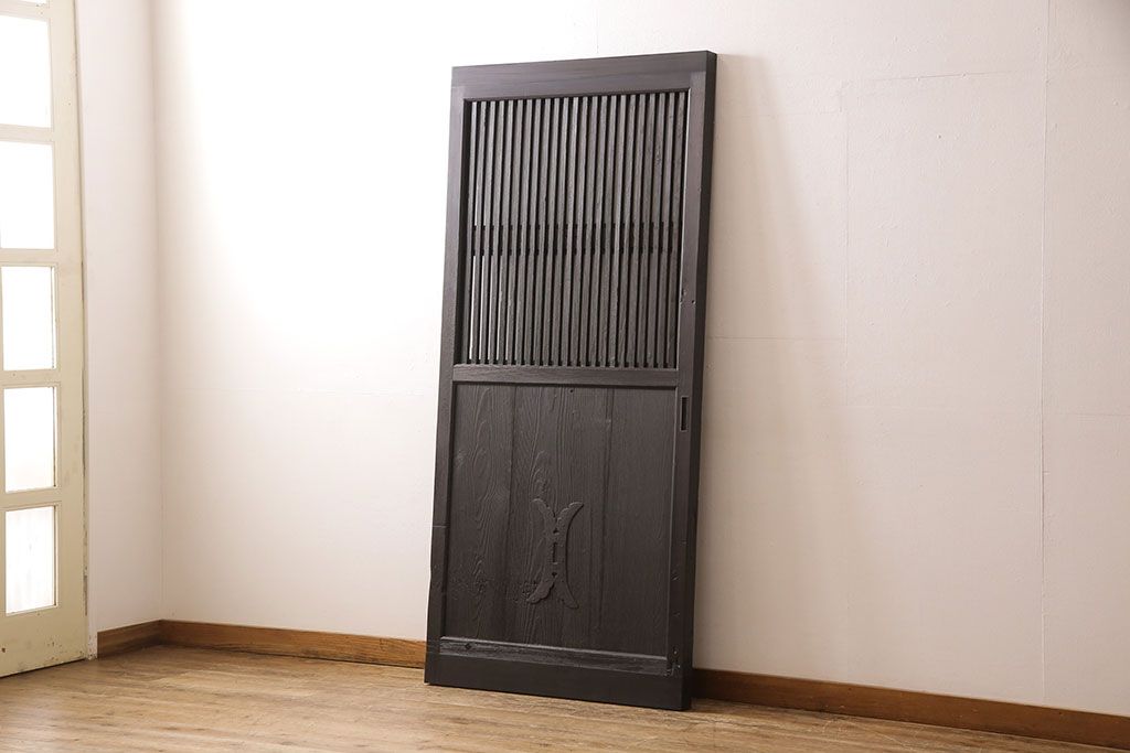 アンティーク蔵戸をリペア&カスタム!高さと幅をリサイズし、上下桟をフラットに加工。ダークブラウンに着色し外部用塗装で仕上げ。(玄関戸、玄関ドア)