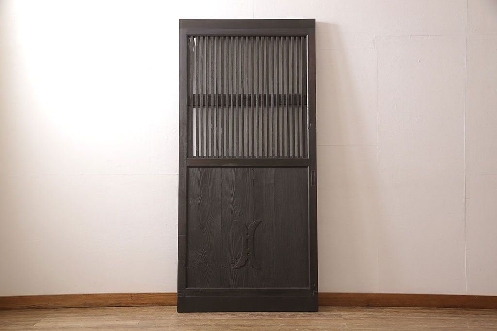 アンティーク蔵戸をリペア&カスタム!高さと幅をリサイズし、上下桟をフラットに加工。ダークブラウンに着色し外部用塗装で仕上げ。(玄関戸、玄関ドア)