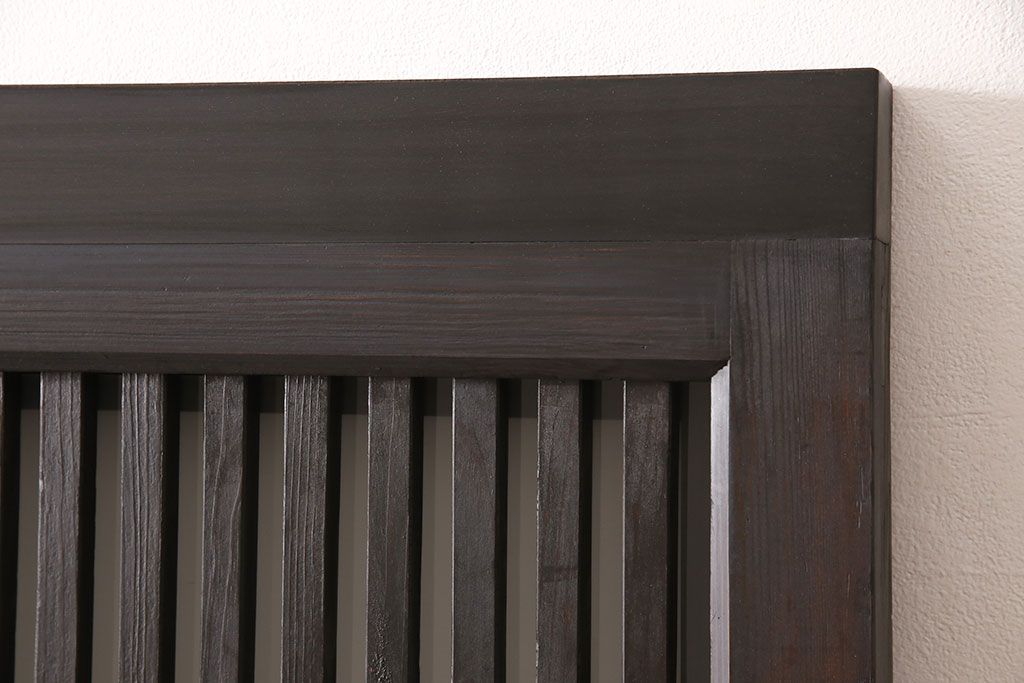 アンティーク蔵戸をリペア&カスタム!高さと幅をリサイズし、上下桟をフラットに加工。ダークブラウンに着色し外部用塗装で仕上げ。(玄関戸、玄関ドア)