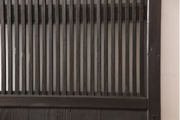 アンティーク蔵戸をリペア&カスタム!高さと幅をリサイズし、上下桟をフラットに加工。ダークブラウンに着色し外部用塗装で仕上げ。(玄関戸、玄関ドア)