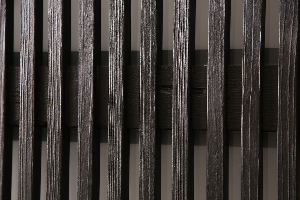 アンティーク蔵戸をリペア&カスタム!高さと幅をリサイズし、上下桟をフラットに加工。ダークブラウンに着色し外部用塗装で仕上げ。(玄関戸、玄関ドア)