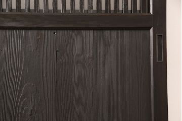 アンティーク蔵戸をリペア&カスタム!高さと幅をリサイズし、上下桟をフラットに加工。ダークブラウンに着色し外部用塗装で仕上げ。(玄関戸、玄関ドア)