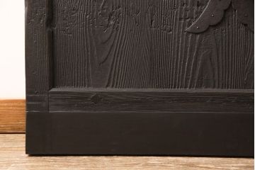 アンティーク蔵戸をリペア&カスタム!高さと幅をリサイズし、上下桟をフラットに加工。ダークブラウンに着色し外部用塗装で仕上げ。(玄関戸、玄関ドア)