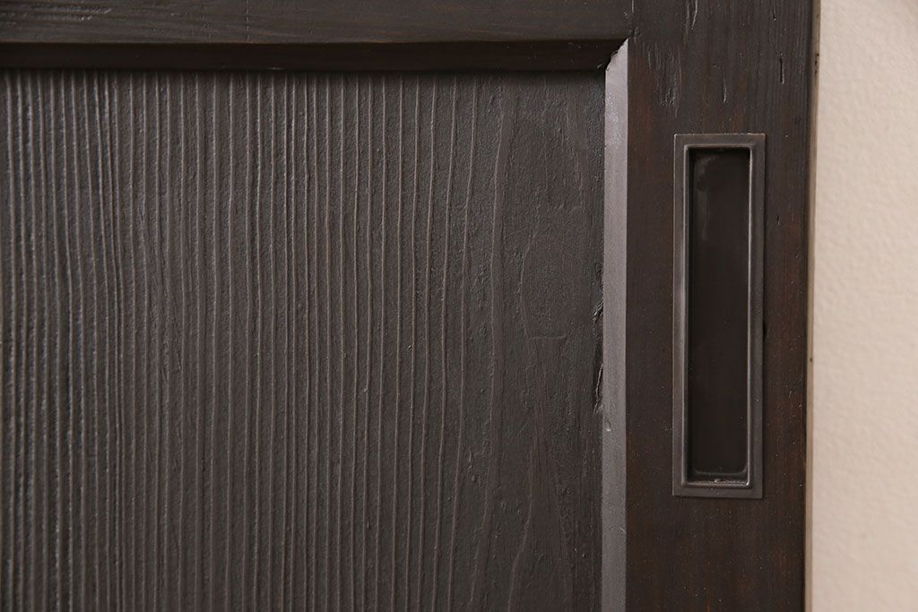 アンティーク蔵戸をリペア&カスタム!高さと幅をリサイズし、上下桟をフラットに加工。ダークブラウンに着色し外部用塗装で仕上げ。(玄関戸、玄関ドア)
