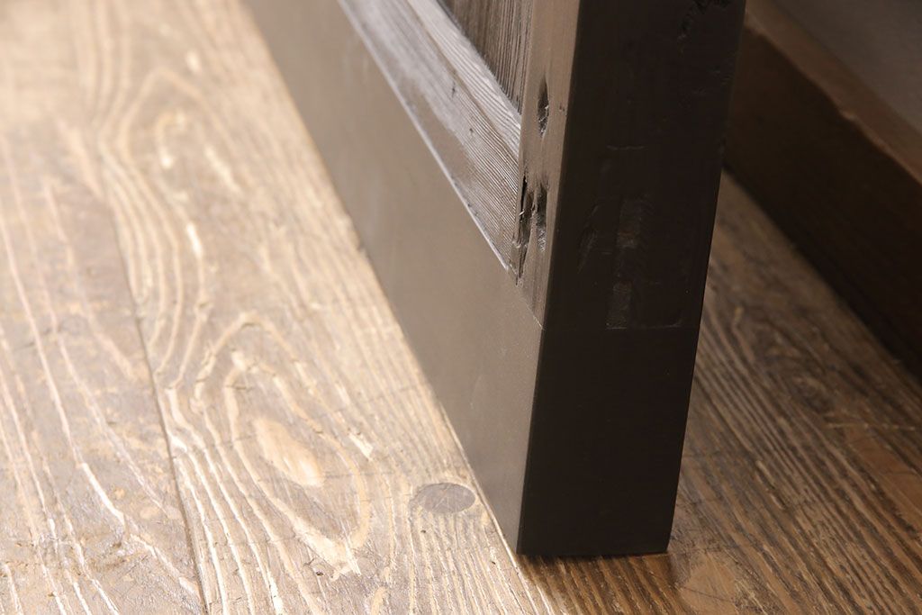 アンティーク蔵戸をリペア&カスタム!高さと幅をリサイズし、上下桟をフラットに加工。ダークブラウンに着色し外部用塗装で仕上げ。(玄関戸、玄関ドア)