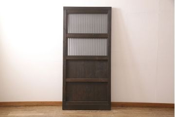 アンティーク蔵戸をリペア&カスタム!高さと幅をリサイズし、上下桟をフラットに加工。ダークブラウンに着色し外部用塗装で仕上げ。(玄関戸、玄関ドア)