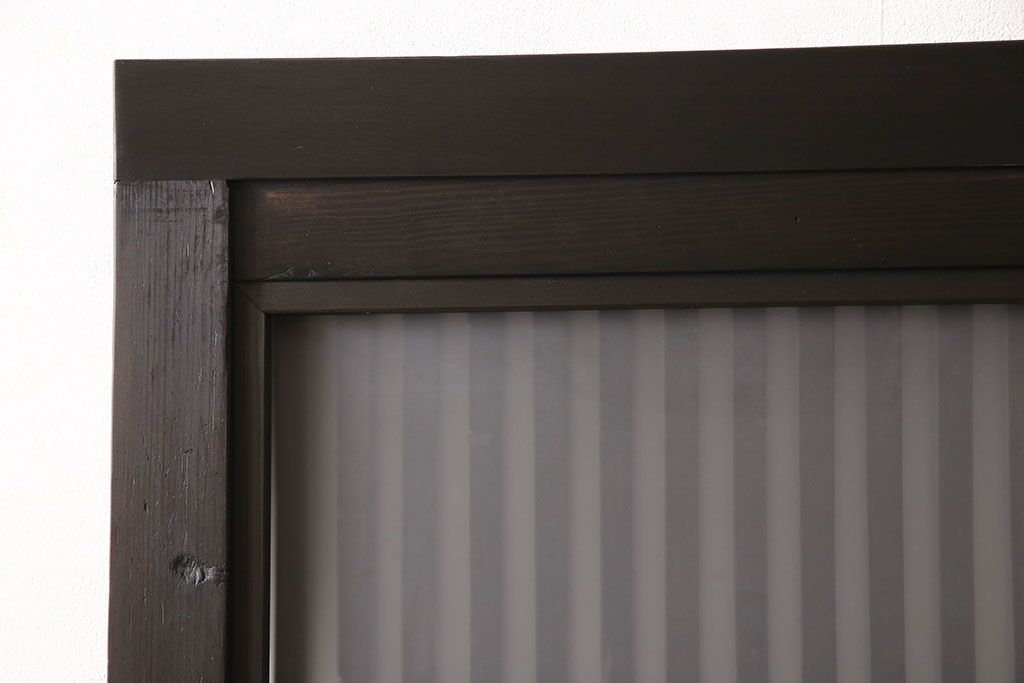 アンティーク蔵戸をリペア&カスタム!高さと幅をリサイズし、上下桟をフラットに加工。ダークブラウンに着色し外部用塗装で仕上げ。(玄関戸、玄関ドア)