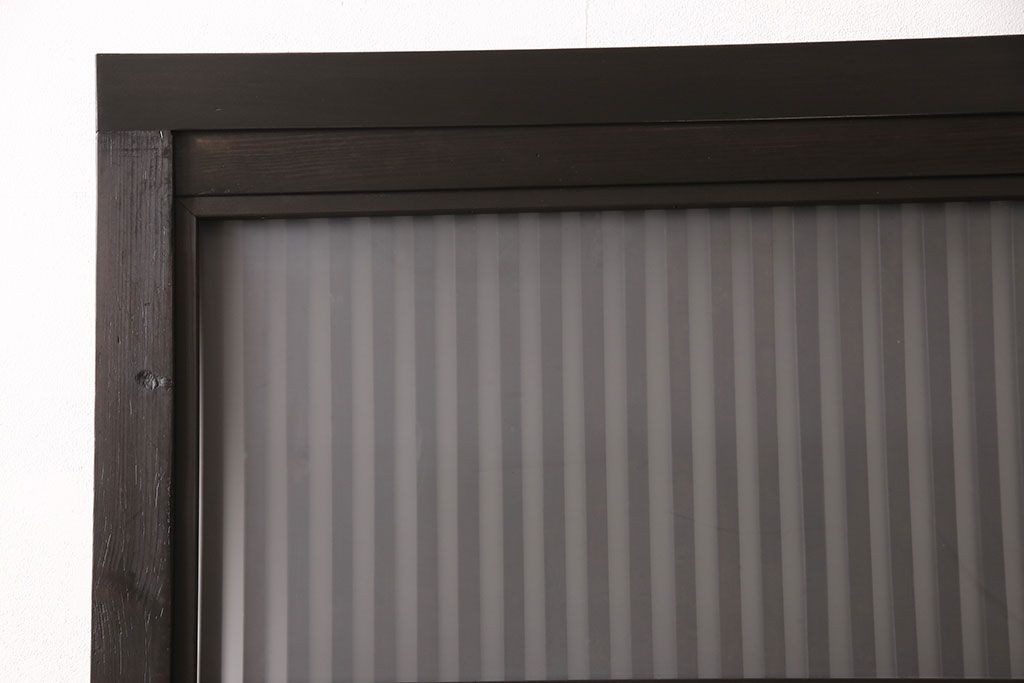 アンティーク蔵戸をリペア&カスタム!高さと幅をリサイズし、上下桟をフラットに加工。ダークブラウンに着色し外部用塗装で仕上げ。(玄関戸、玄関ドア)