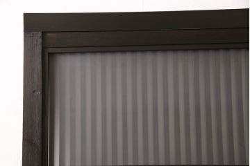 アンティーク蔵戸をリペア&カスタム!高さと幅をリサイズし、上下桟をフラットに加工。ダークブラウンに着色し外部用塗装で仕上げ。(玄関戸、玄関ドア)