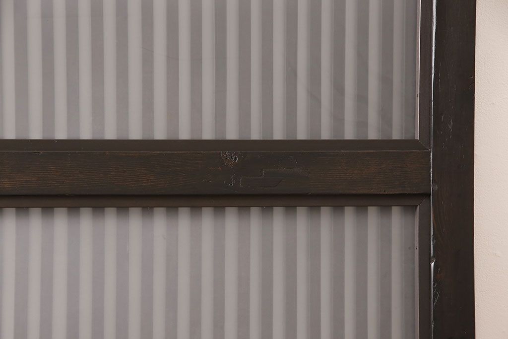 アンティーク蔵戸をリペア&カスタム!高さと幅をリサイズし、上下桟をフラットに加工。ダークブラウンに着色し外部用塗装で仕上げ。(玄関戸、玄関ドア)