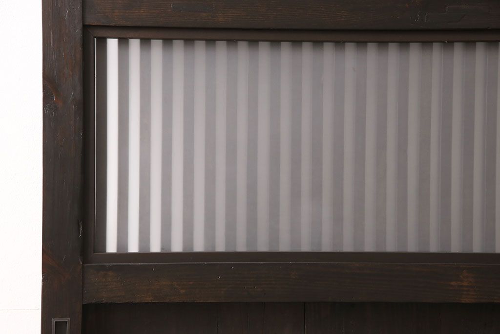 アンティーク蔵戸をリペア&カスタム!高さと幅をリサイズし、上下桟をフラットに加工。ダークブラウンに着色し外部用塗装で仕上げ。(玄関戸、玄関ドア)