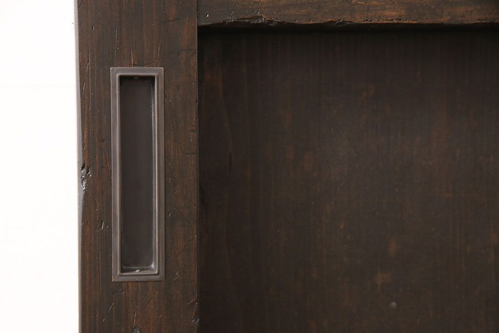 アンティーク蔵戸をリペア&カスタム!高さと幅をリサイズし、上下桟をフラットに加工。ダークブラウンに着色し外部用塗装で仕上げ。(玄関戸、玄関ドア)
