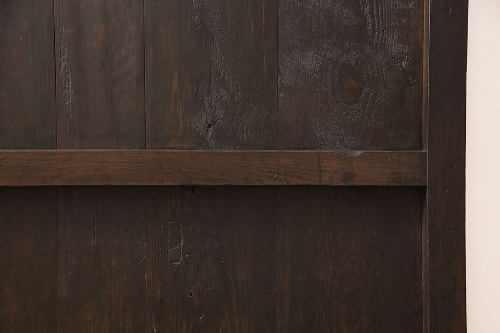 アンティーク蔵戸をリペア&カスタム!高さと幅をリサイズし、上下桟をフラットに加工。ダークブラウンに着色し外部用塗装で仕上げ。(玄関戸、玄関ドア)