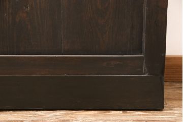 アンティーク蔵戸をリペア&カスタム!高さと幅をリサイズし、上下桟をフラットに加工。ダークブラウンに着色し外部用塗装で仕上げ。(玄関戸、玄関ドア)