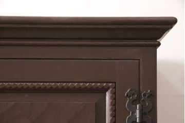 ワードローブをリペア&カスタム!可動式の棚板を取り付け、全体をダークブラウンにペイント。(洋服タンス)